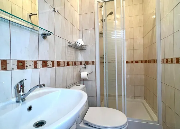 Dominik 2 3* Ястарня