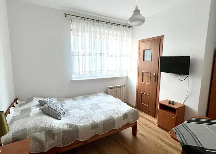 Dominik 2 3* Ястарня