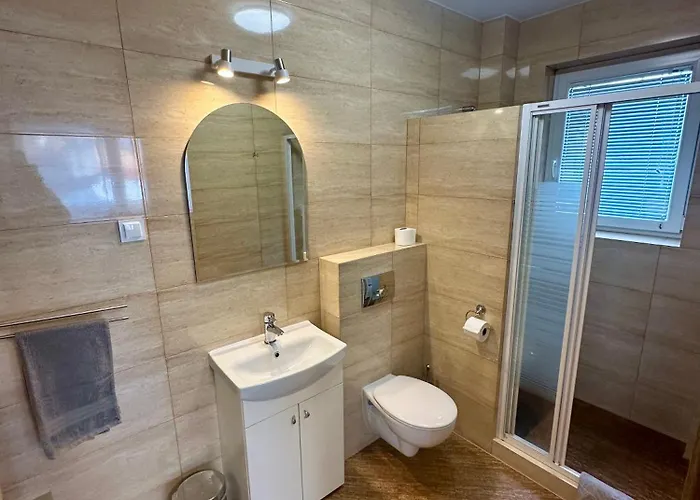 Dominik 2 3* Ястарня